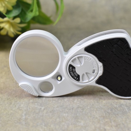 18691_small_magnifying_glass_with_light