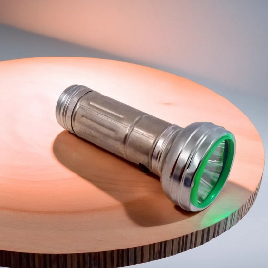 vintage-outdoor-flashlight