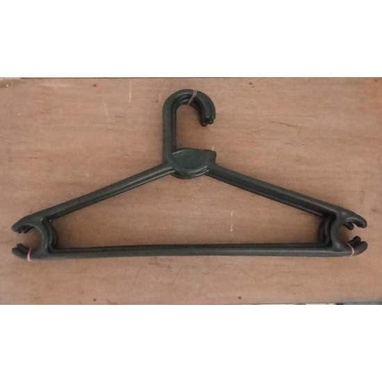 1390-plastic-clothes-hanger-set-of-6-pieces 1390-plastic-clothes-hanger-set-of-6-pieces