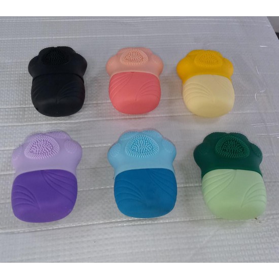 non-slip-silicone-face-ice-cubes-easy-grip-new-unique-shape-ice-roller-base-reusable-for-beauty-1-pc-1